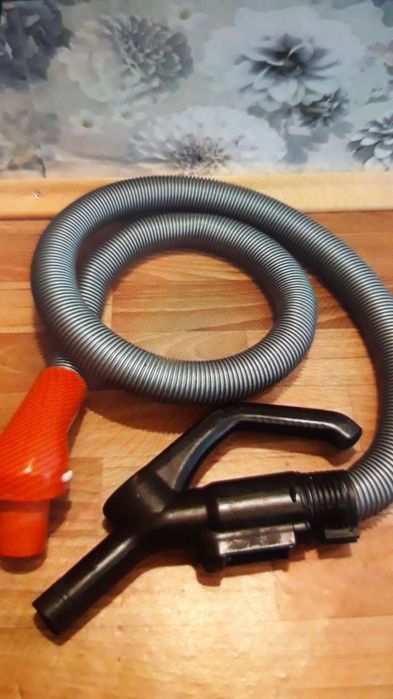 Комплектующие на пылесосы.