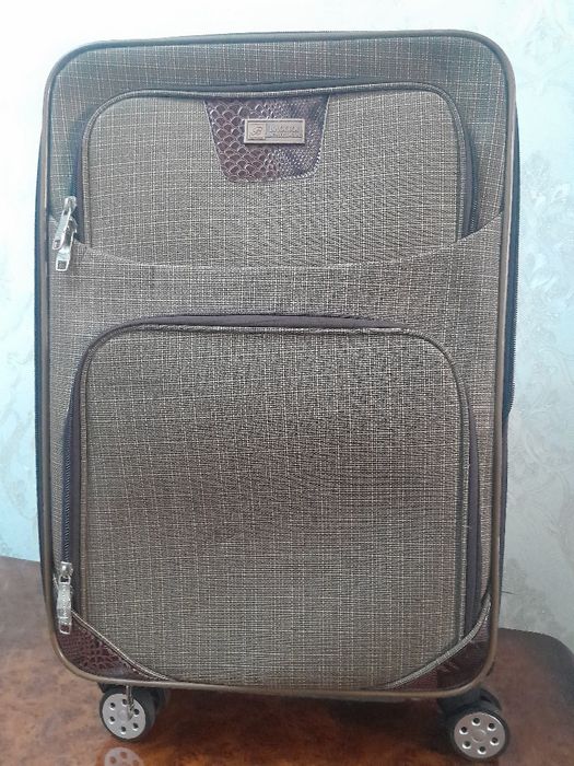 Sayohat uchun chemadon sotiladi