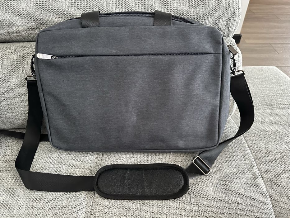 Чанта за лаптоп с кожени дръжки