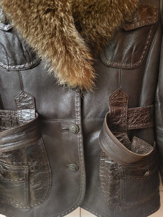 Почти ново дамско зимне яке от естествена кожа, канадски вълк