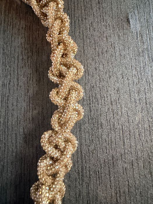 Brățară aurie handmade realizată de mine din șnur cu strasuri