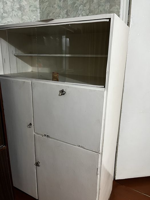 Сервант для посуды и для бытавой кухни