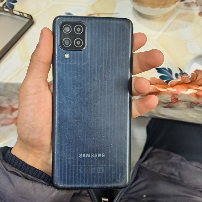 Samsung Galaxy M12 zo'r holatda