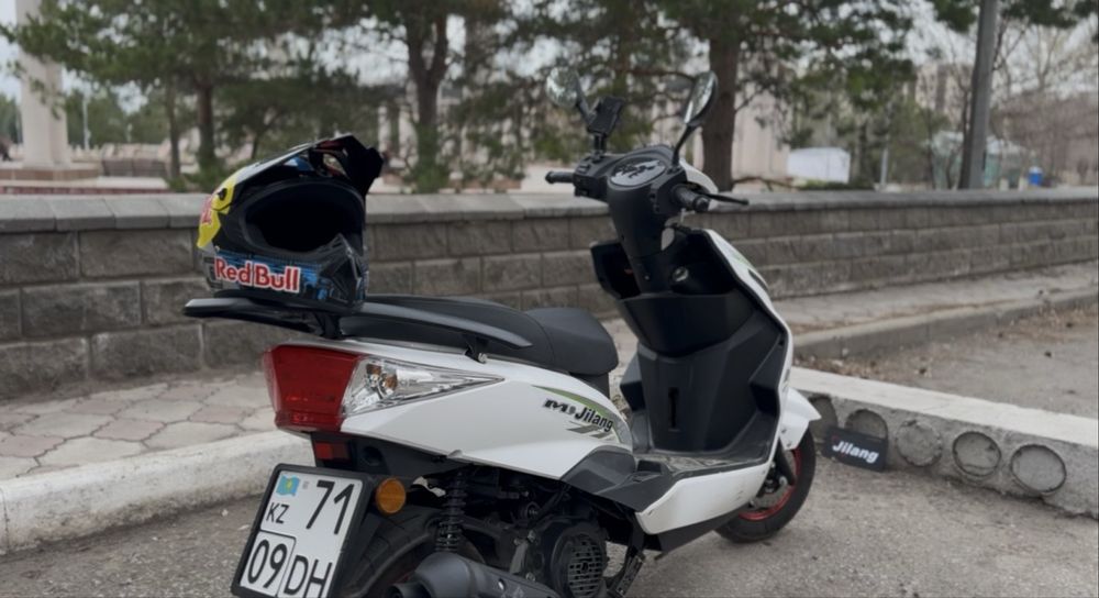 Продам момед м8 jiilang