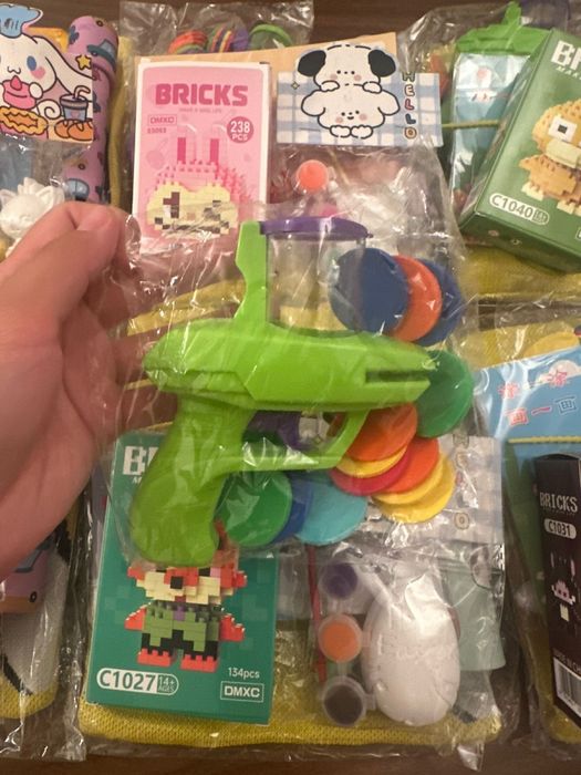 Детский подарок с игрушками