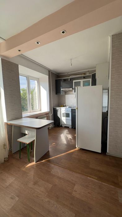 Сдаётся 1.5( Бурова 20) за 100000.