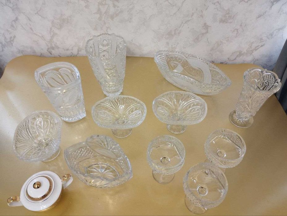 Хрустальные рюмки, вазы, салатницы