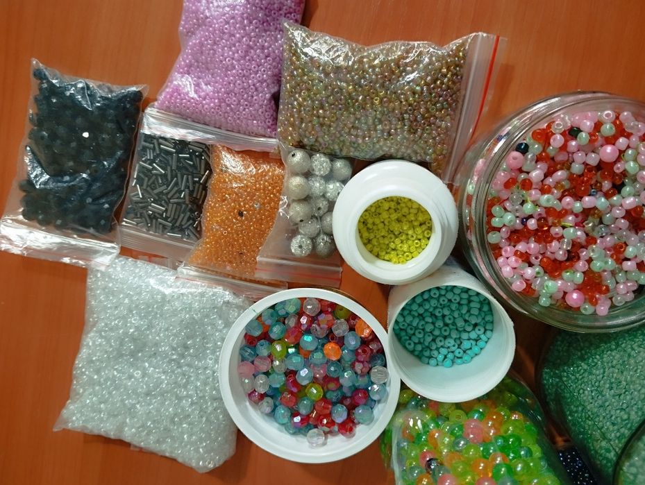 Продам бисер и бусины для рукоделия