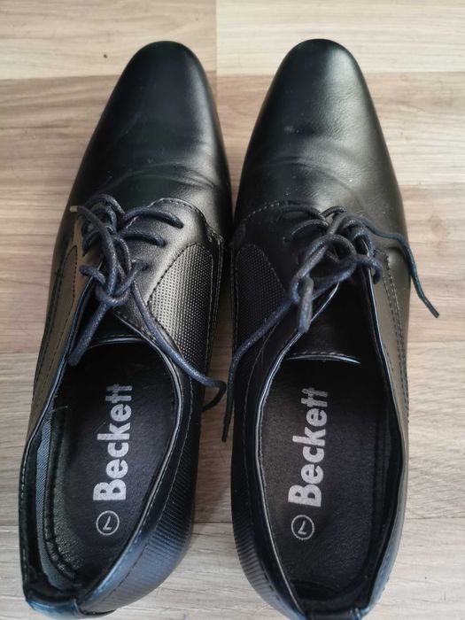 Различни видове обувки