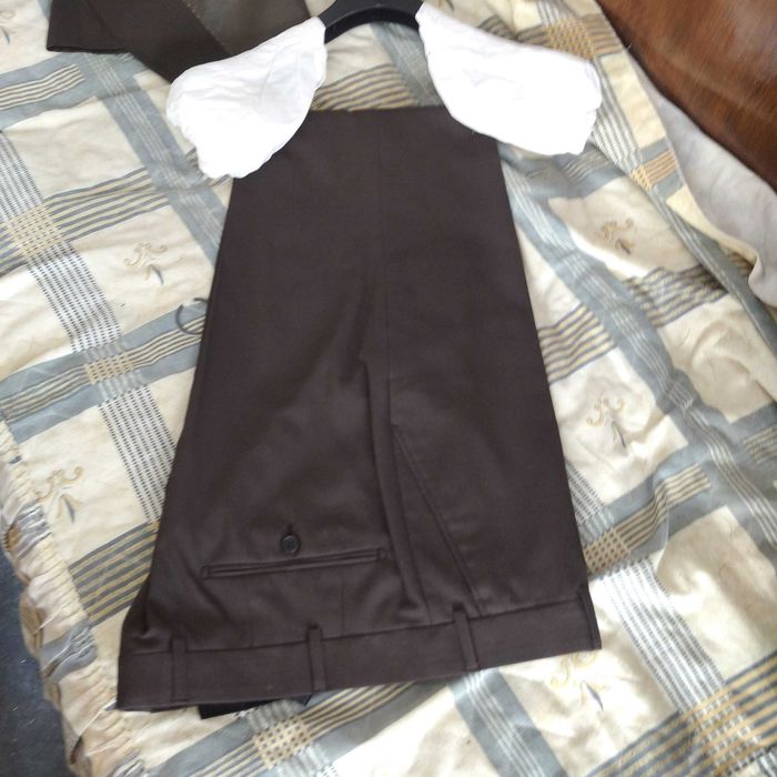 НОВ Костюм кафяв