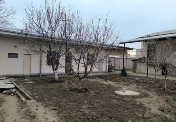 Abdurahmonovda hovli sotiladi