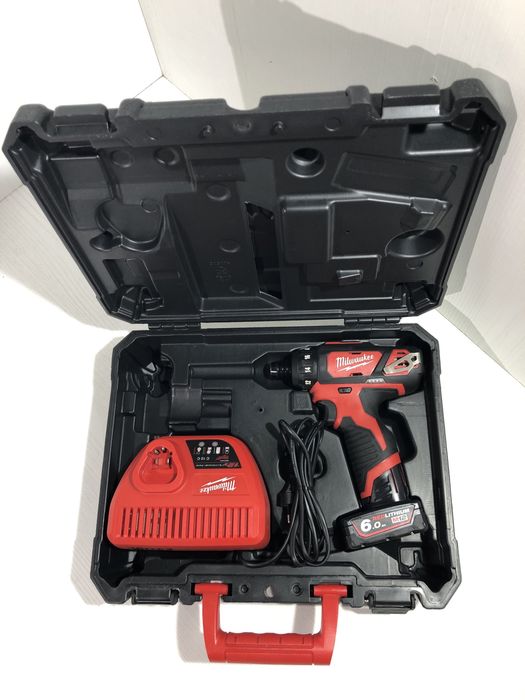 Milwaukee M12 cu bit pentru însurubat