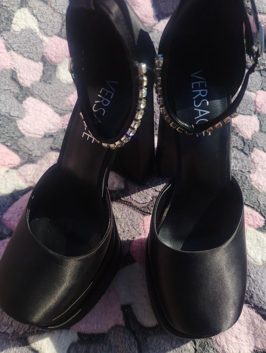 Продам женские туфли Versace, размер 38