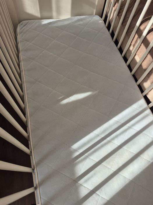 Бебешка кошара + матрак икеа 120/60см. + подарък