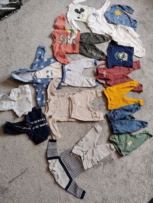 Lot cu seturi marimea 6-9 luni