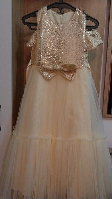 Rochie Tull și paiete