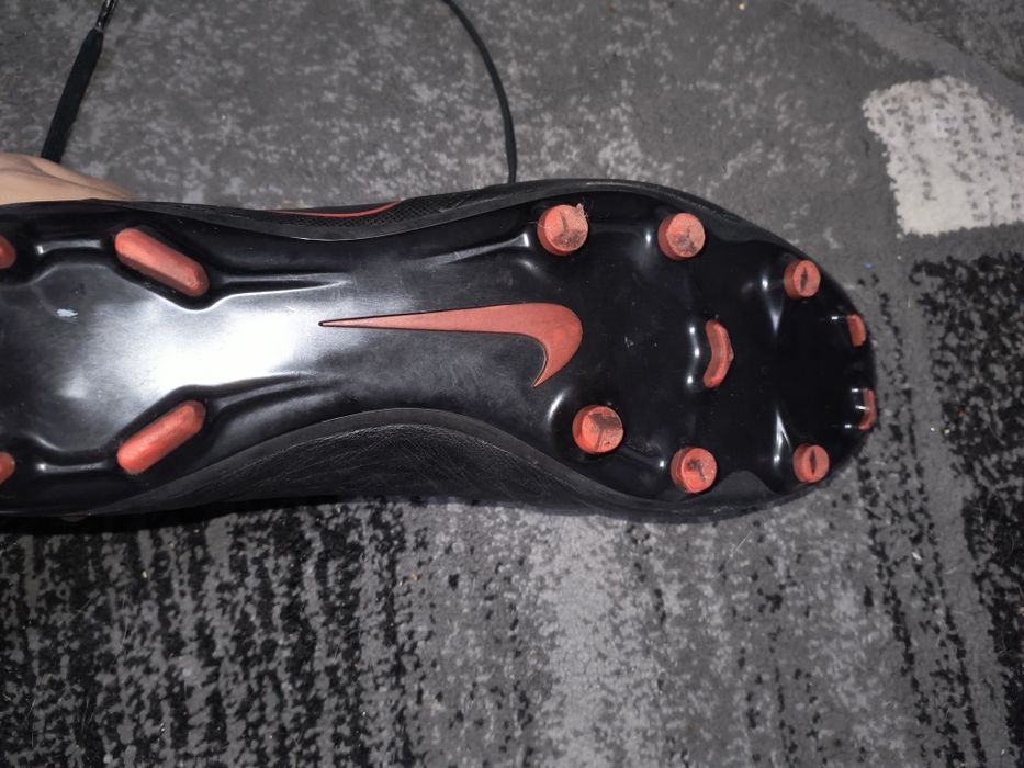 Vând ghete de fotbal