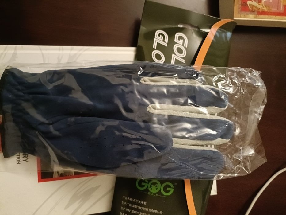 Перчатка для гольфа.