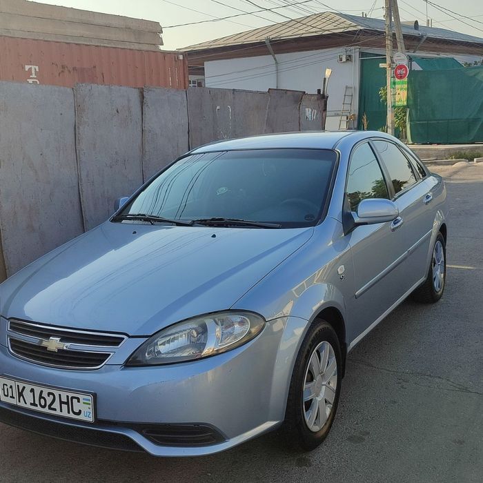 Lacetti gentra sotiladi