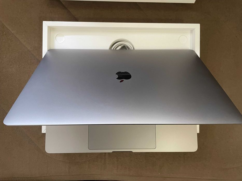 16" Core i7 MacBook Pro A2141 (2019) Space Gray-i7/16GB RAM/512GB SSD