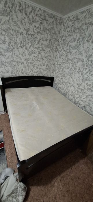 Продам кровать вместе с матрасом