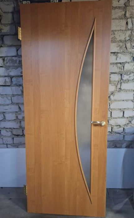 Дверь  деревянная с коробкой