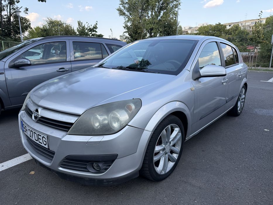 Inchiriez auto opel astra panoramic
