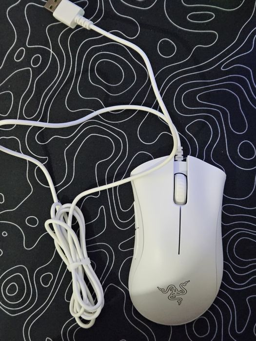 Продам игровую мышь Razer Deathadder Ezzential
