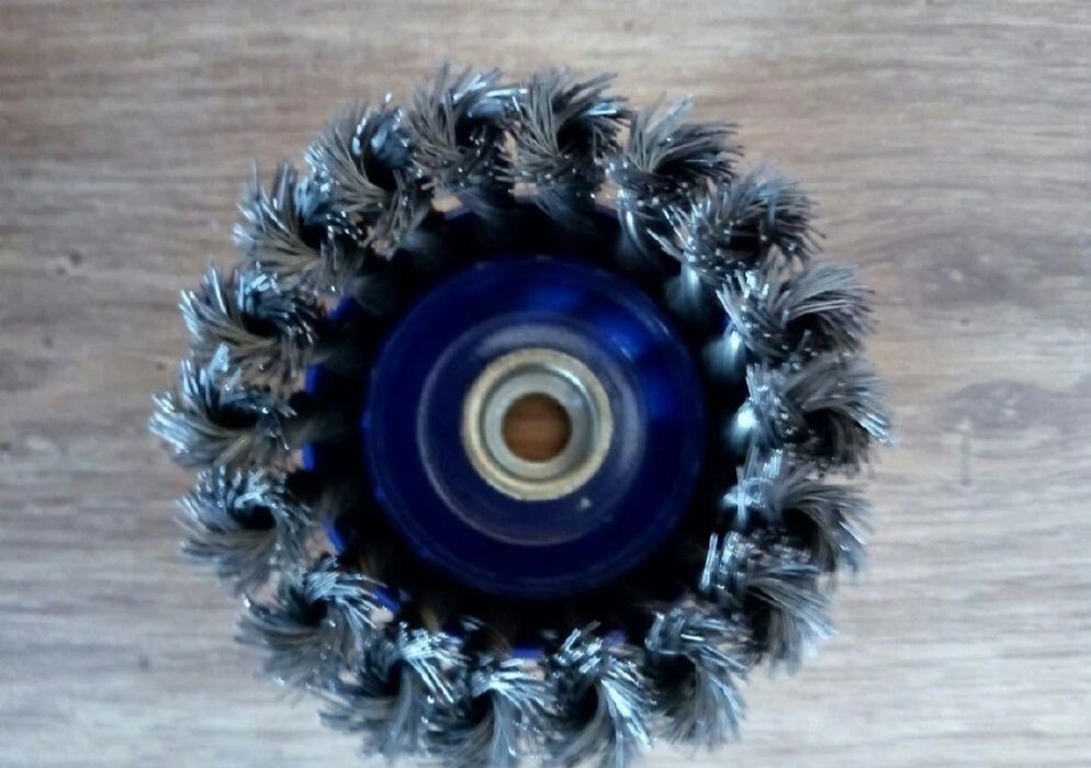 Perie cupa,pentru lustruire-decapare,pentru lemn/fier,diametru 70 mm