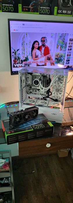 GAMING PC Amd Ryzen7 9800X3D RTX 5070 12GB