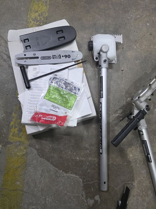 Foarfeca electrica de gard viu pe tija telescopica cu ferastrau Einhell GC-HC 90/2046 T