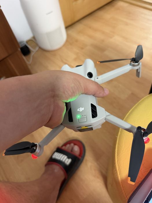 DJI Mini 4 Pro Fly More Combo + DJI RC 2 + 3 baterii + Geantă + Card 256 GB