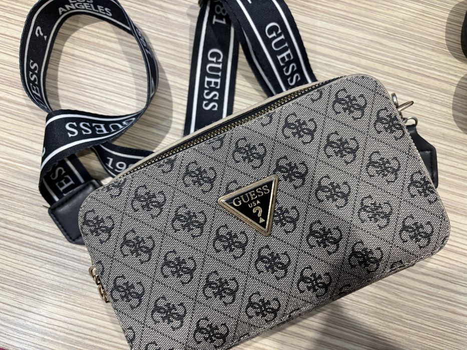 Дамска чанта Guess