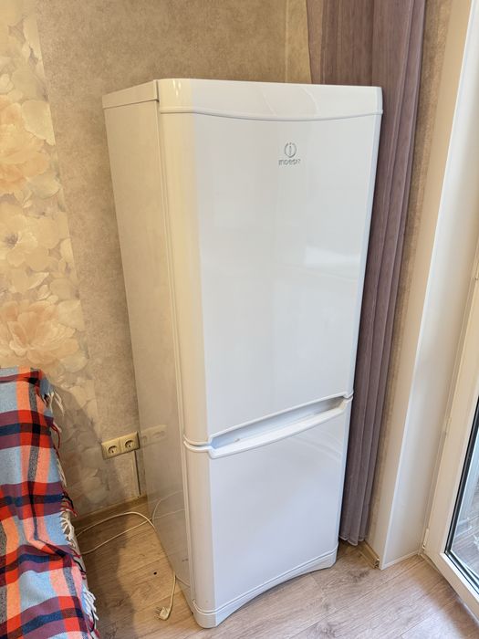 Холодильник INDESIT
