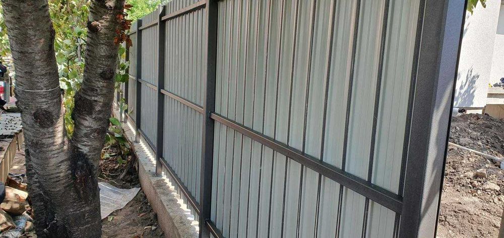 Garduri din sipca metalica si alte modele (jaluzele, tabla, plasa BCA)