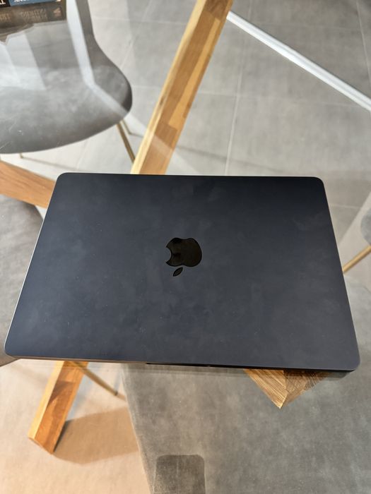 ! MacBook Air 13 M2 (2022) – 16GB RAM – Stare impecabilă!