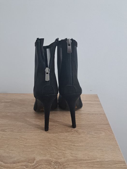 Продам ботильоны 39 размер