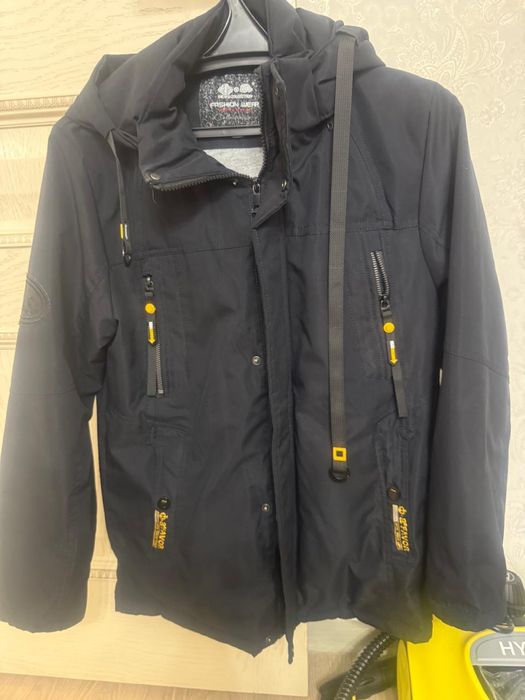 Продам весению куртку для мальчика