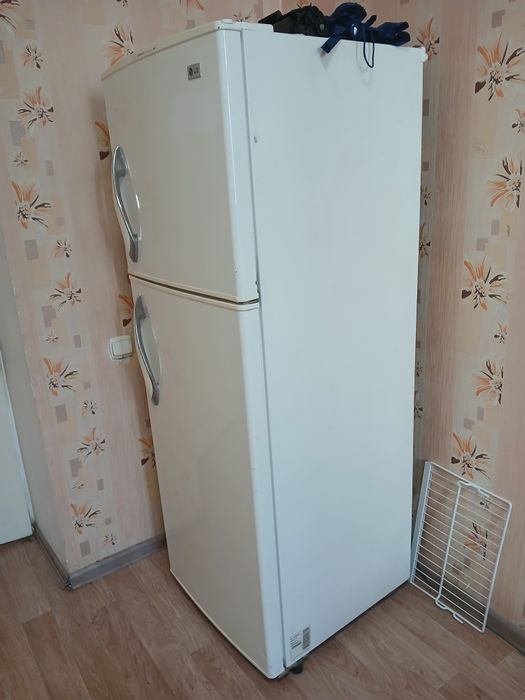 Холодильник LG в идеальном состоянии