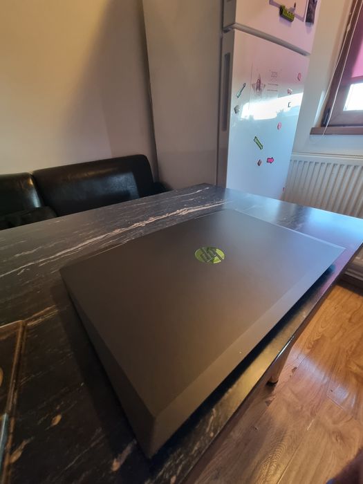 Vând laptop HP 17.3 inch