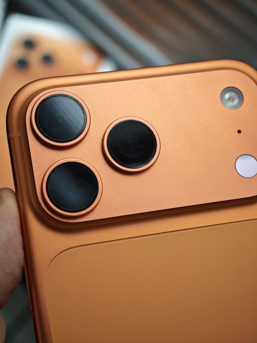 Продам iPhone 17 Pro Max esim