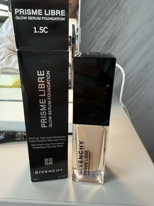 Givenchy Prisme Libre Glow Serum Foundation