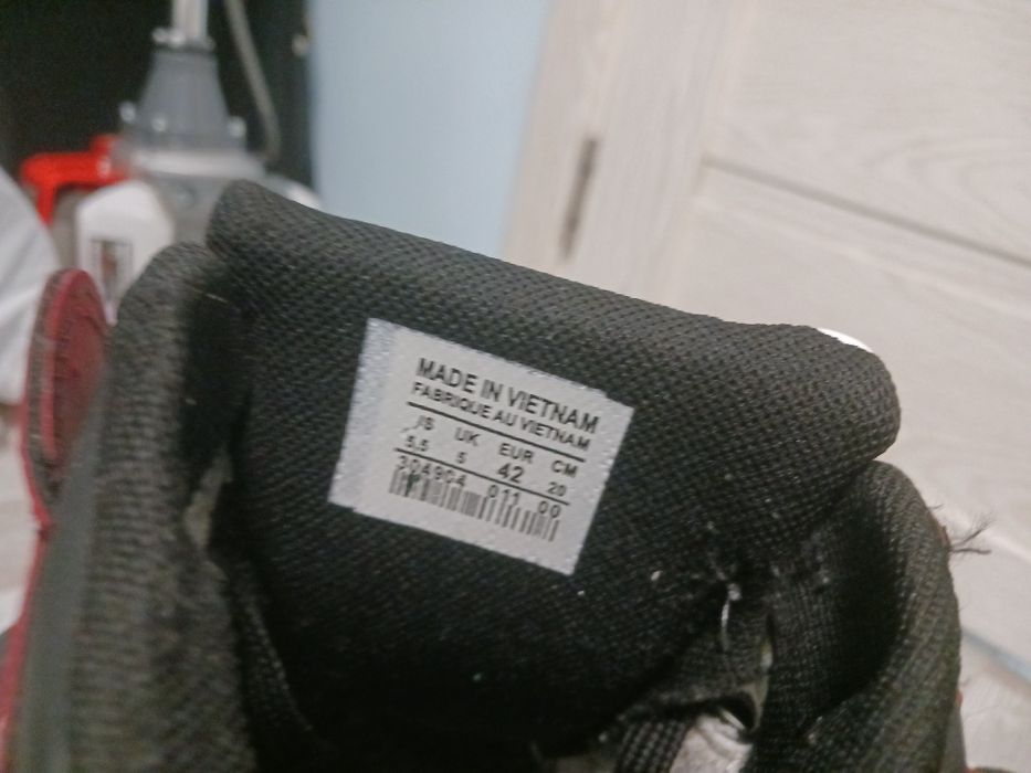 Продавам два чифта обувки nike!