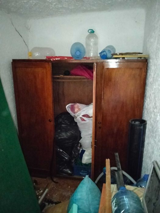Стари дървени мебели в добро състояние
