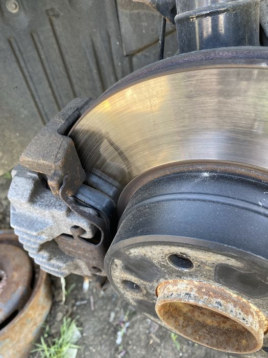 Discuri noi +placute fata spate bmw e60 2.0 m47