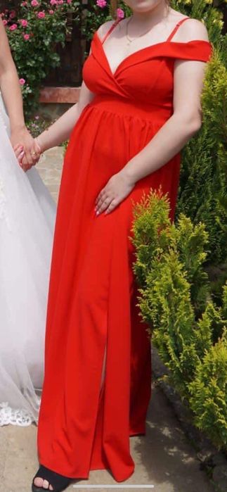 Червена Рокля с цепка