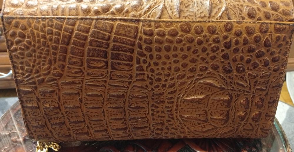 Geantă autentică din piele de crocodil, lucrată manual, culoare coniac