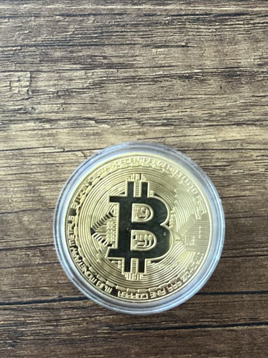 Позлатена монета Bitcoin