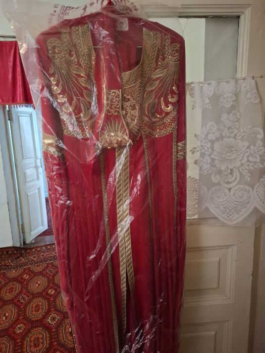 прадается платье