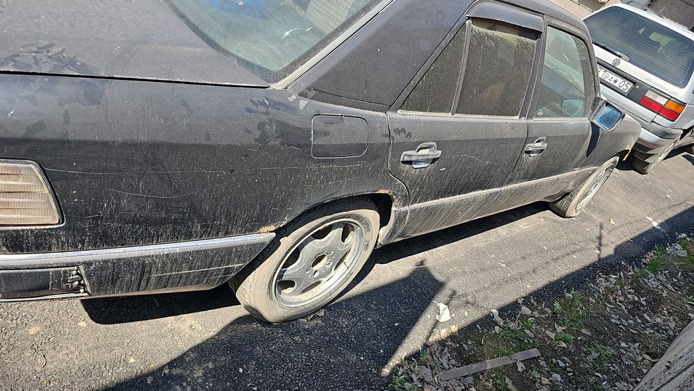 Продам на запчасти мерс